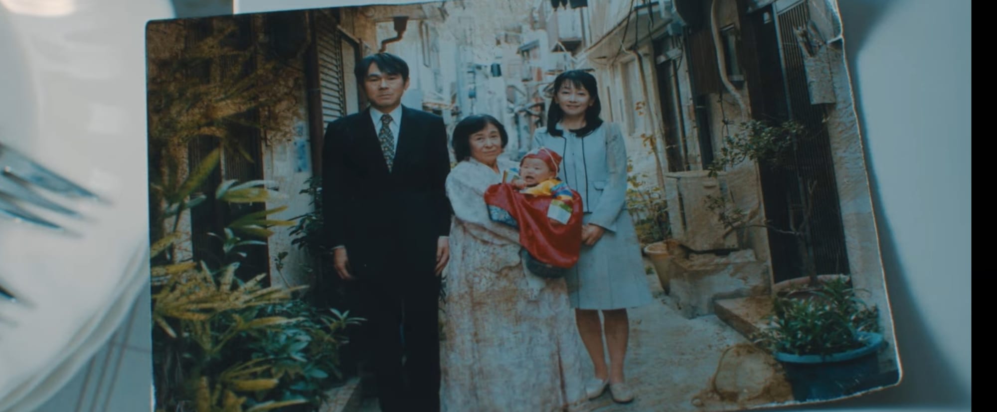 A photo of Akari's family in Mojiri Adachi's The Harbor Lights (screencap)