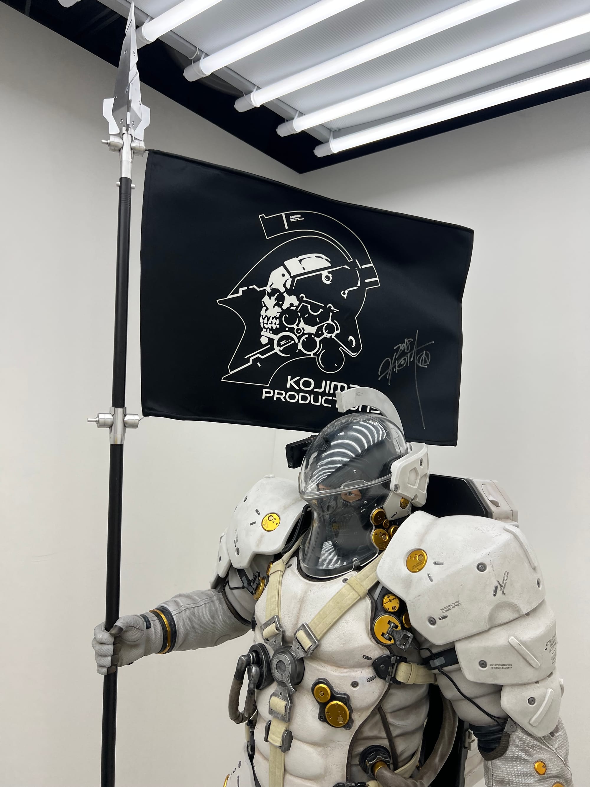 Statue of Ludens at the PARCO Death Stranding exhibition