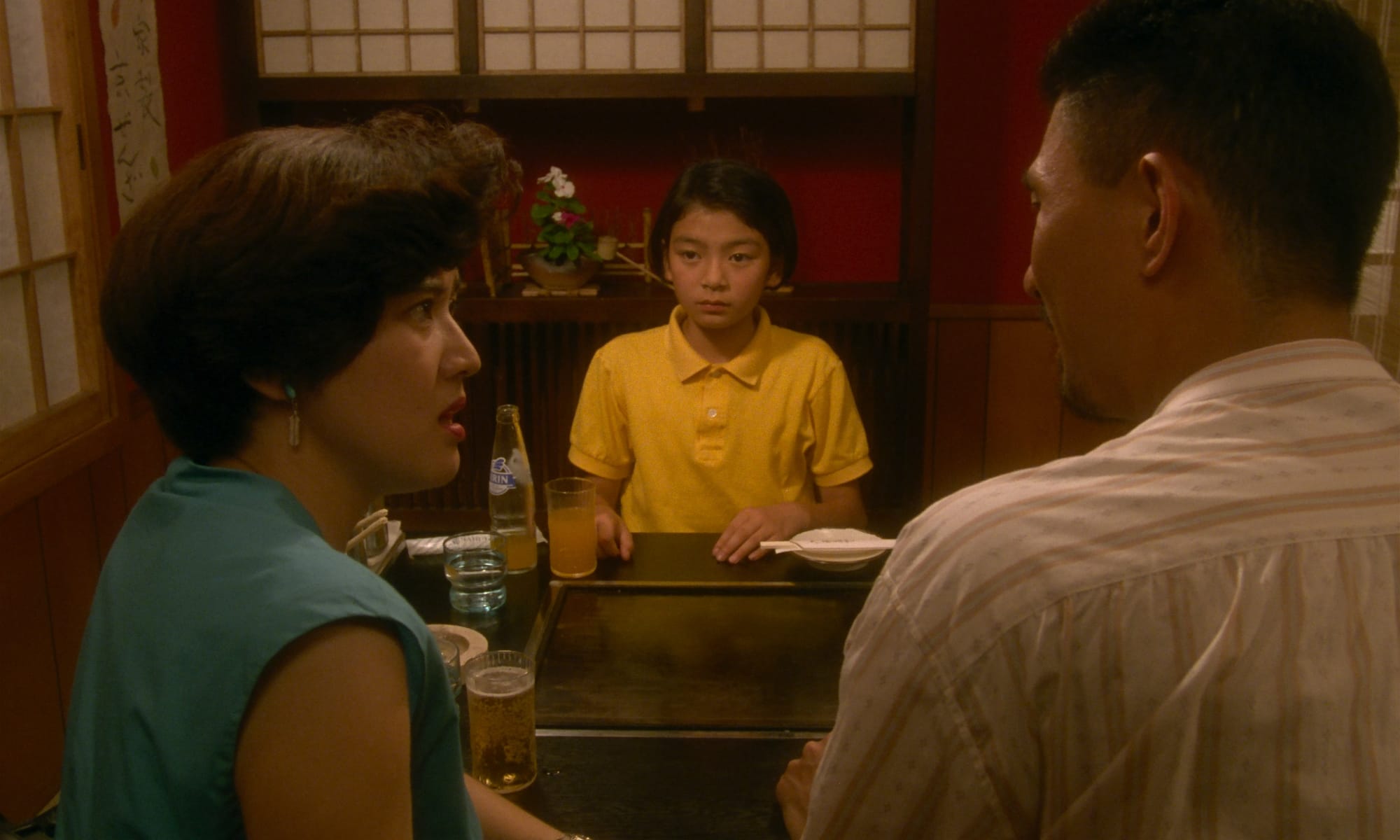 Renko and her parents at dinner in Shinji Somai's Moving