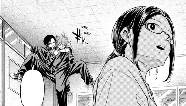 Yodaka and Makoto hide from the school nurse in Shinobi Undercover chapter 18