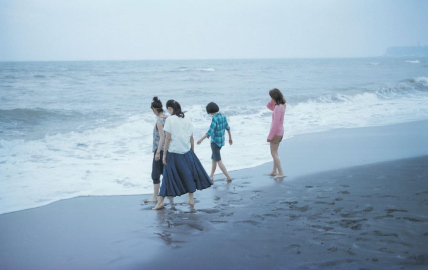 The sisters walk toward the sea in Our Little Sister