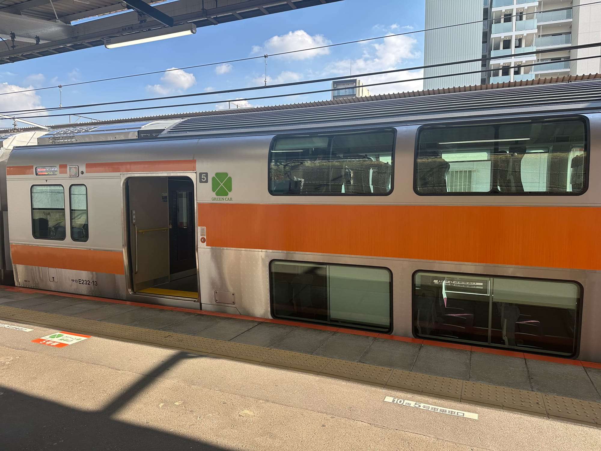 JR Chuo Line Green Car exterior