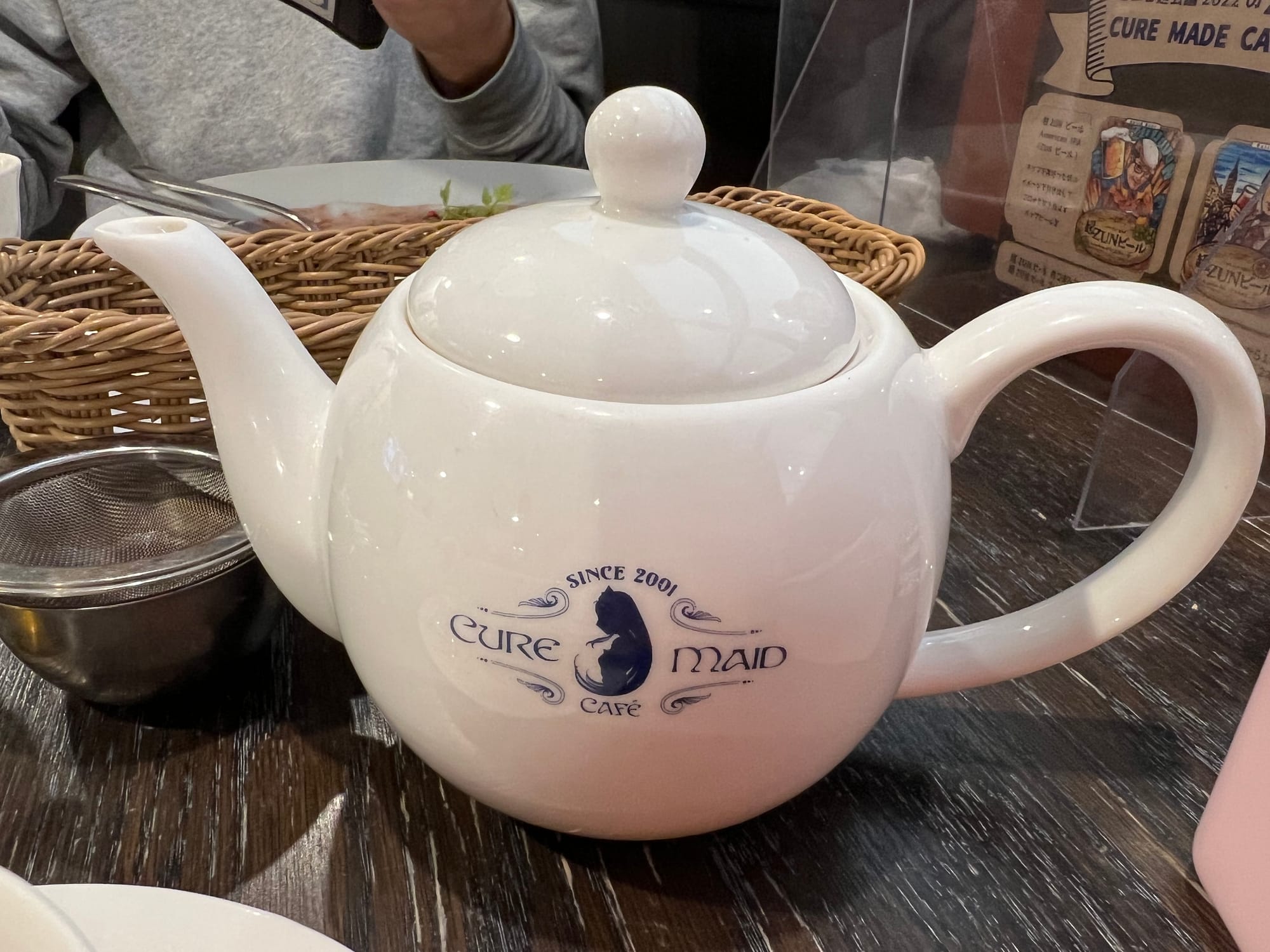 Cure Maid cafe teapot