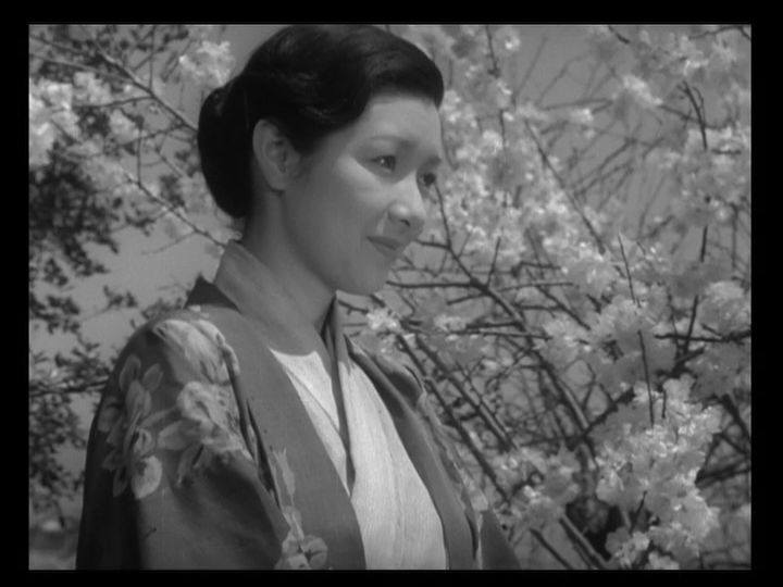 Hideko Takamine as Hisako Oishi in Twenty-Four Eyes