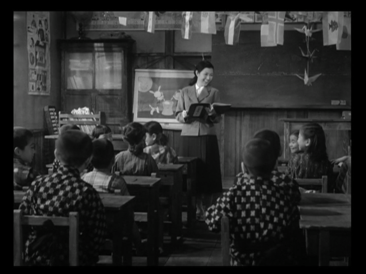 Hisako Oishi teaching class in Twenty-Four Eyes