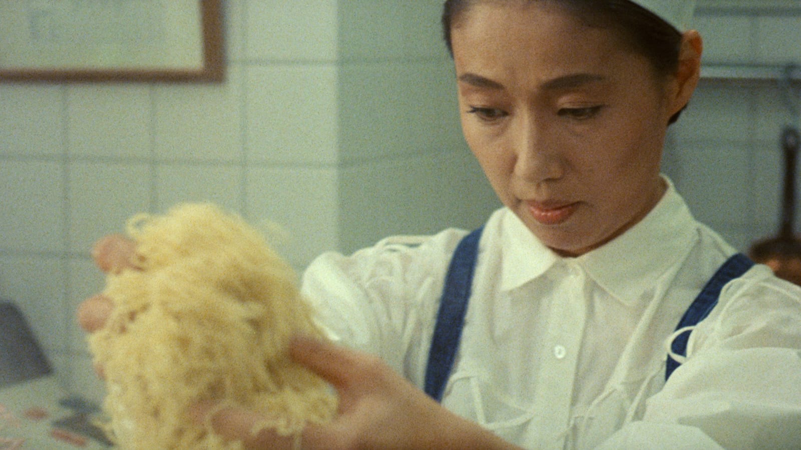 Tampopo prepares some ramen noodles in her new uniform.