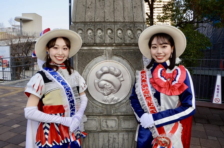 Takarazuka ambassadors dressed as Sapphire